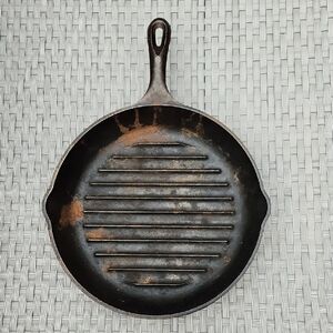 Vintage 11" Lodge 9TB Durable Cast Iron Grill Pan Dual Spouts Made In USA  Black